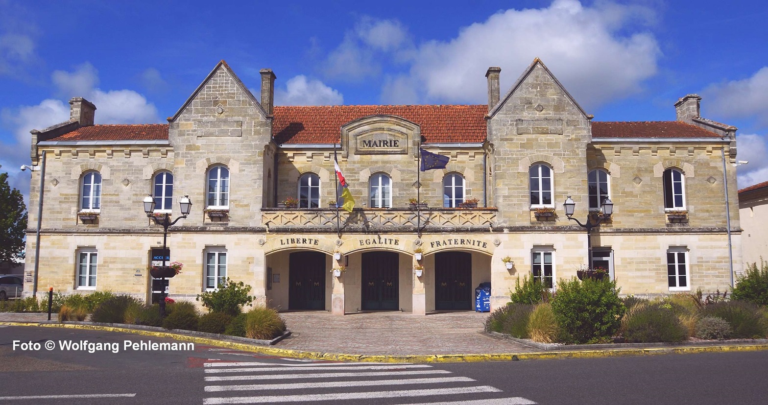 Das Rathaus von Montalivet auf der Halbinsel Medoc Frankreich France - Foto © Wolfgang Pehlemann DSC09730